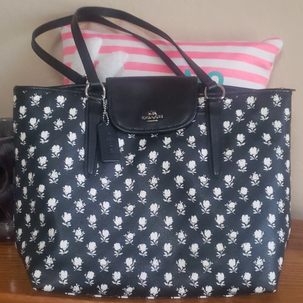 Large Coach Zip tote